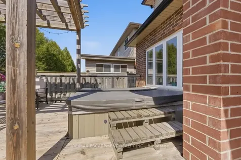 64 Onyx Court Hamilton ON L8W 4A3