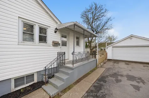 35 Hatter Avenue Welland ON L3C 3P4