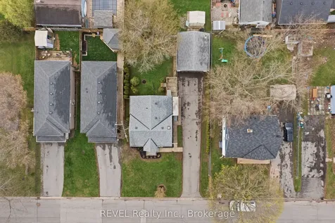 35 Hatter Avenue Welland ON L3C 3P4