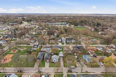 35 Hatter Avenue Welland ON L3C 3P4