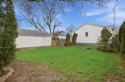 35 Hatter Avenue Welland ON L3C 3P4