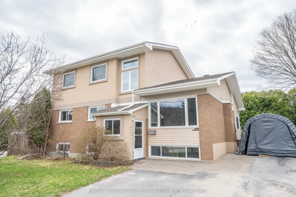 699 Norman Avenue North Bay ON P1B 8C2