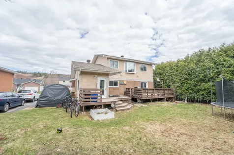 699 Norman Avenue North Bay ON P1B 8C2