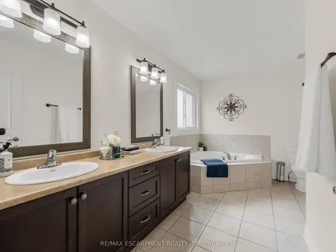 4957 Gilmore Street Lincoln ON L3J 0G9