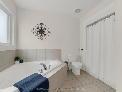 4957 Gilmore Street Lincoln ON L3J 0G9
