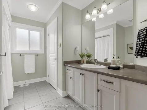 4957 Gilmore Street Lincoln ON L3J 0G9