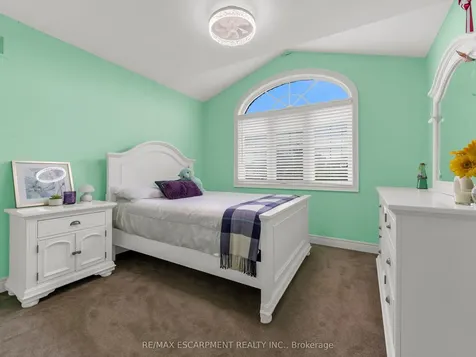 4957 Gilmore Street Lincoln ON L3J 0G9