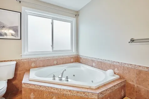 16 Mallard Street Laurentian Valley ON K8A 8N9
