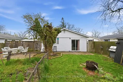29 Lanark Crescent St. Catharines ON L2M 6E1