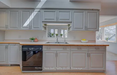 79 Woodhaven Road Kitchener ON N2C 1T9