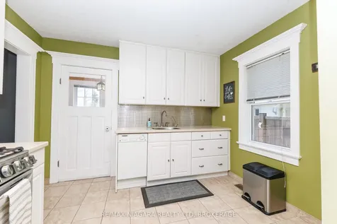 18 Maplecrest Avenue St. Catharines ON L2T 1A8