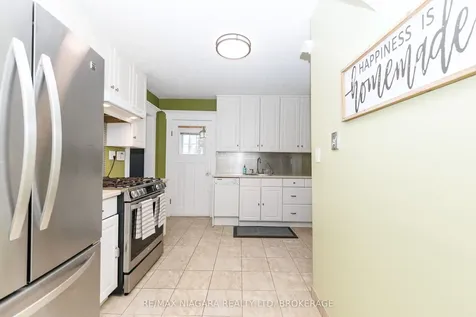 18 Maplecrest Avenue St. Catharines ON L2T 1A8