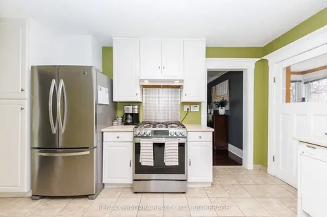 18 Maplecrest Avenue St. Catharines ON L2T 1A8