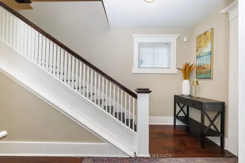18 Maplecrest Avenue St. Catharines ON L2T 1A8