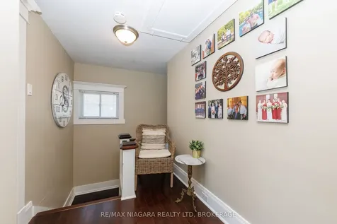 18 Maplecrest Avenue St. Catharines ON L2T 1A8