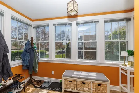 18 Maplecrest Avenue St. Catharines ON L2T 1A8