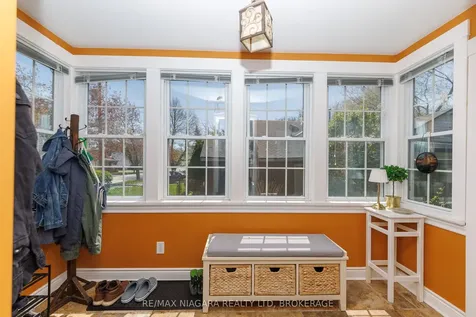 18 Maplecrest Avenue St. Catharines ON L2T 1A8