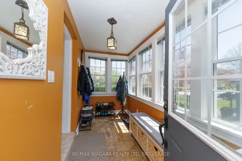 18 Maplecrest Avenue St. Catharines ON L2T 1A8