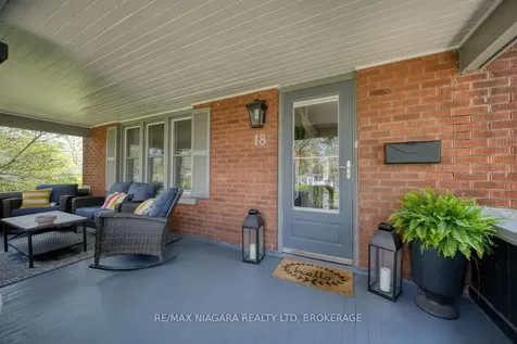 18 Maplecrest Avenue St. Catharines ON L2T 1A8