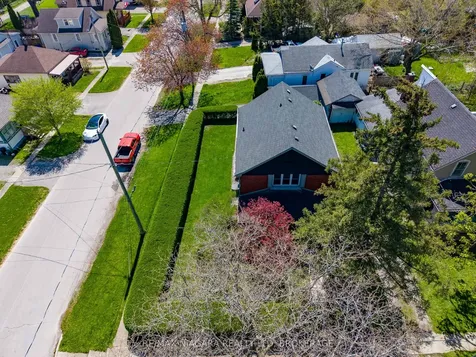 18 Maplecrest Avenue St. Catharines ON L2T 1A8