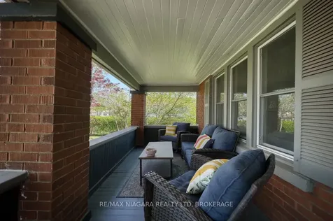 18 Maplecrest Avenue St. Catharines ON L2T 1A8