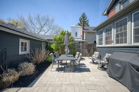 18 Maplecrest Avenue St. Catharines ON L2T 1A8