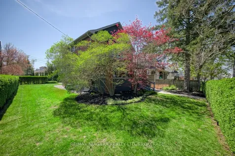 18 Maplecrest Avenue St. Catharines ON L2T 1A8