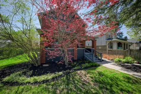 18 Maplecrest Avenue St. Catharines ON L2T 1A8