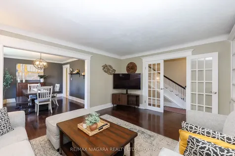 18 Maplecrest Avenue St. Catharines ON L2T 1A8