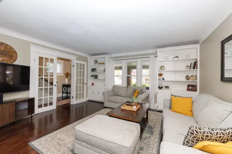 18 Maplecrest Avenue St. Catharines ON L2T 1A8