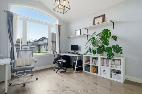27 Blossom Court Quinte West ON K8V 0E8
