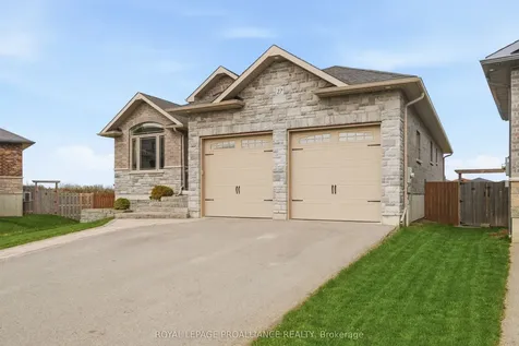 27 Blossom Court Quinte West ON K8V 0E8