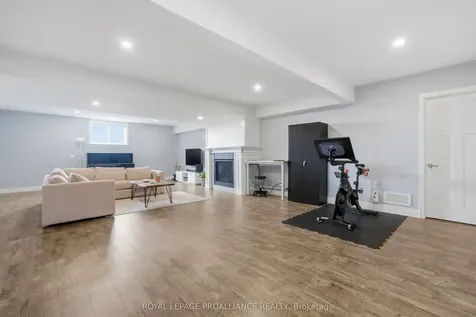 27 Blossom Court Quinte West ON K8V 0E8