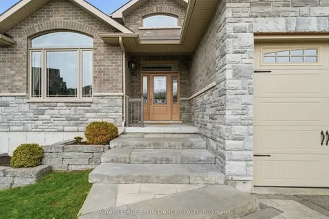 27 Blossom Court Quinte West ON K8V 0E8