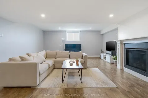 27 Blossom Court Quinte West ON K8V 0E8
