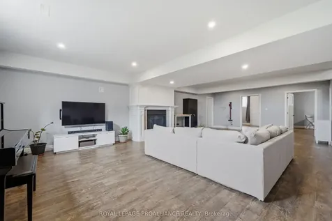27 Blossom Court Quinte West ON K8V 0E8