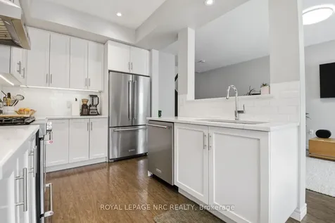 107 Dunrobin Lane Grimsby ON L3M 4E8