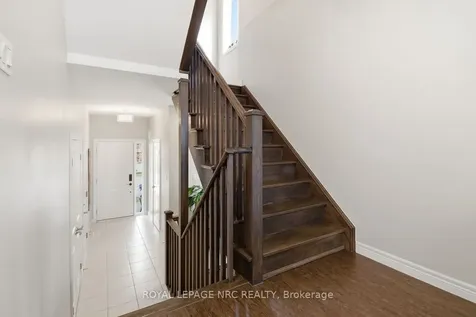 107 Dunrobin Lane Grimsby ON L3M 4E8