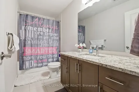 107 Dunrobin Lane Grimsby ON L3M 4E8