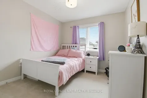 107 Dunrobin Lane Grimsby ON L3M 4E8