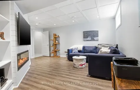 107 Dunrobin Lane Grimsby ON L3M 4E8