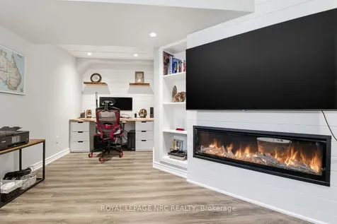 107 Dunrobin Lane Grimsby ON L3M 4E8