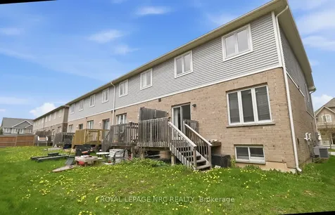 107 Dunrobin Lane Grimsby ON L3M 4E8