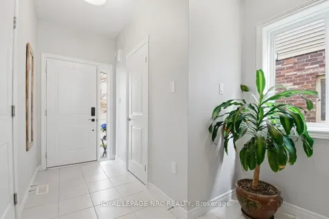 107 Dunrobin Lane Grimsby ON L3M 4E8