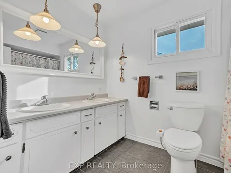 16 Applewood Drive Belleville ON K8P 4E2
