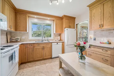 39 Charlotte Crescent Kitchener ON N2B 2K2