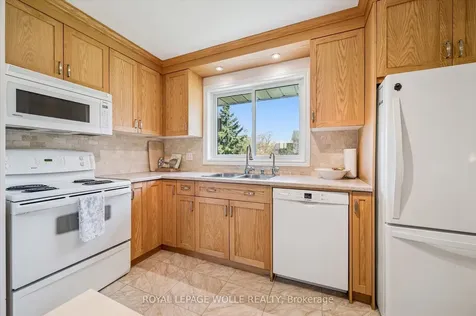 39 Charlotte Crescent Kitchener ON N2B 2K2