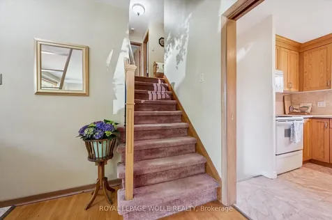 39 Charlotte Crescent Kitchener ON N2B 2K2