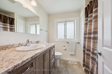 39 Charlotte Crescent Kitchener ON N2B 2K2