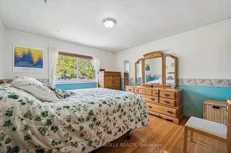 39 Charlotte Crescent Kitchener ON N2B 2K2